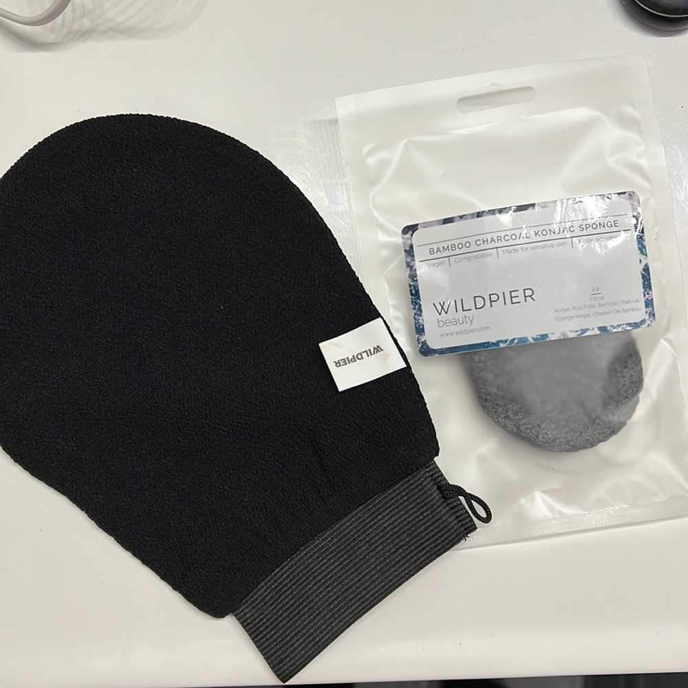 NEW Wild pier exfoliating sponge and glove
